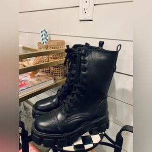 Black combat boots. Size 6. Never worn.